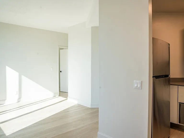 1954 1st Ave #9U — Photo 1