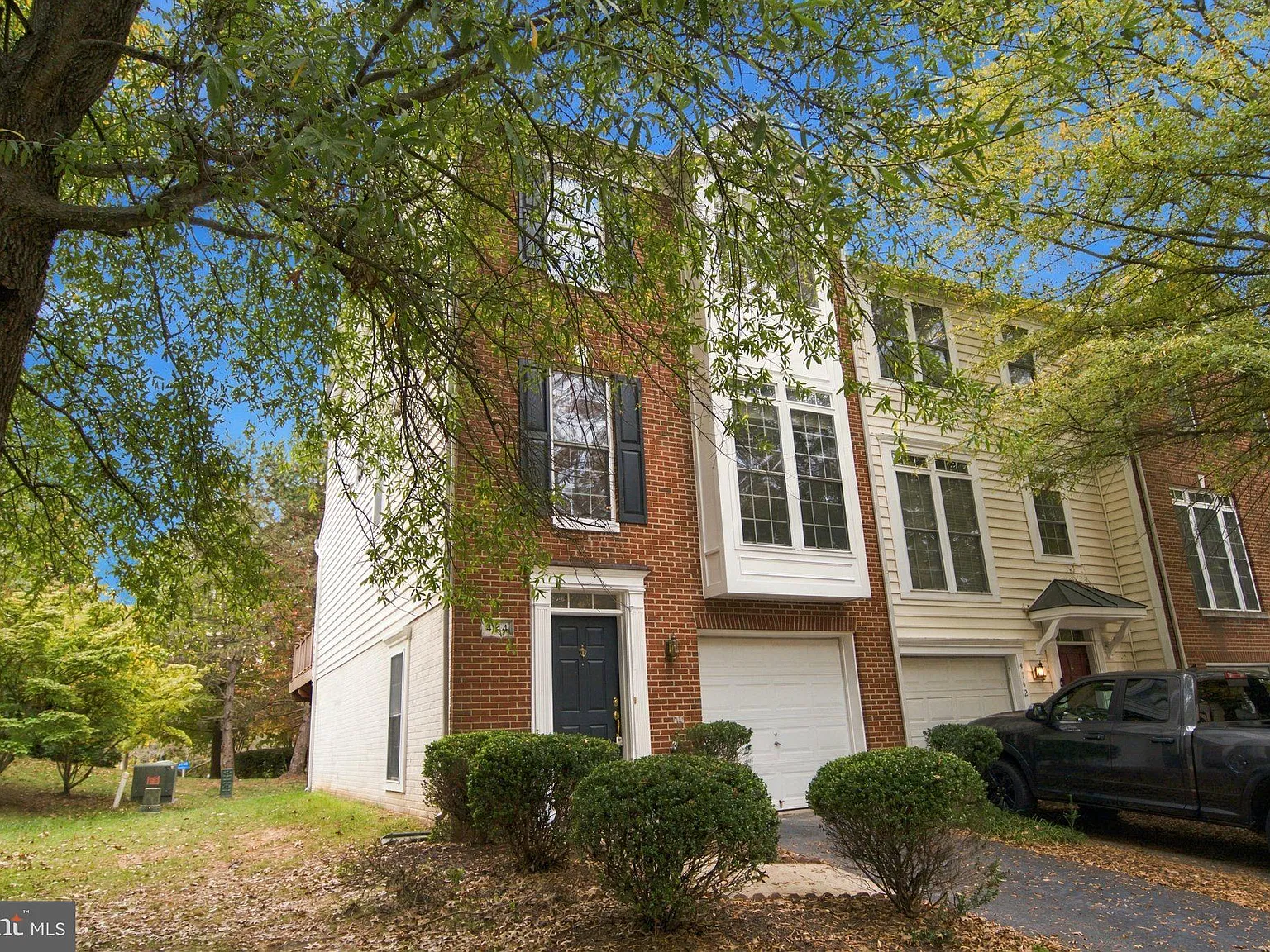 3 bed, 4.5 bath, 1378 sqft, $3,400 — Photo 2