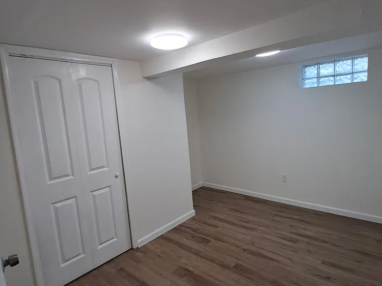 379 W Stewart St — Photo 15