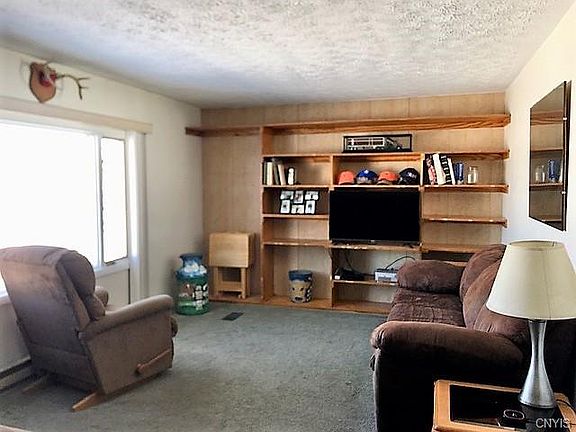 3rd image of 10623 Jackson Ln