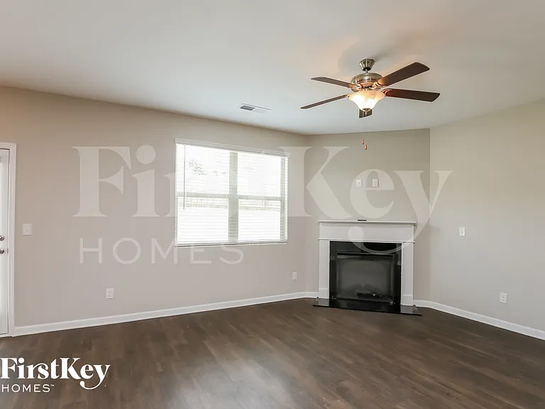 2102 Massey Ln — Photo 3