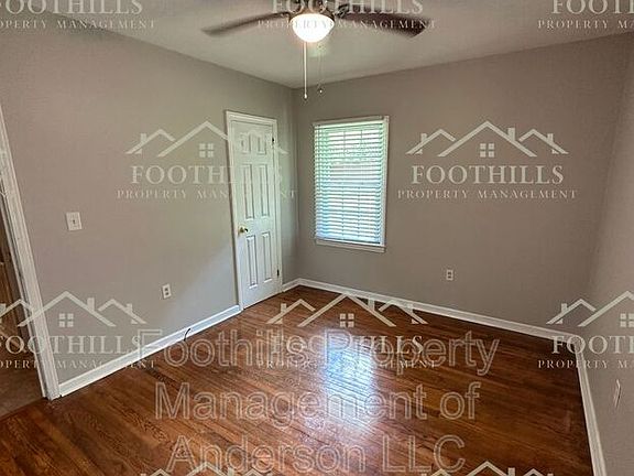 3rd image of 407 Pine Hill Ct