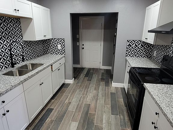 5th image of 105 N Los Robles Dr