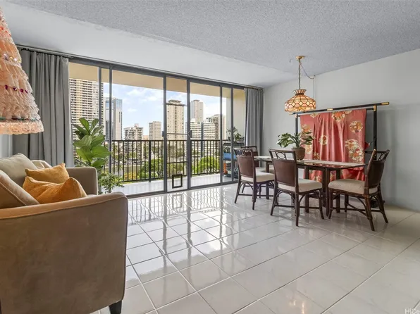 2444 Hihiwai St APT 1006, Honolulu, HI 96826