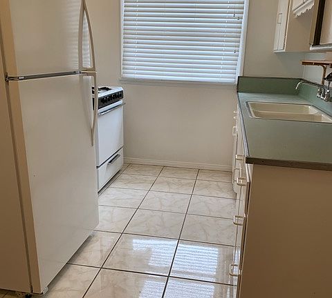 2nd image of 1515 Pontius Ave #3/4