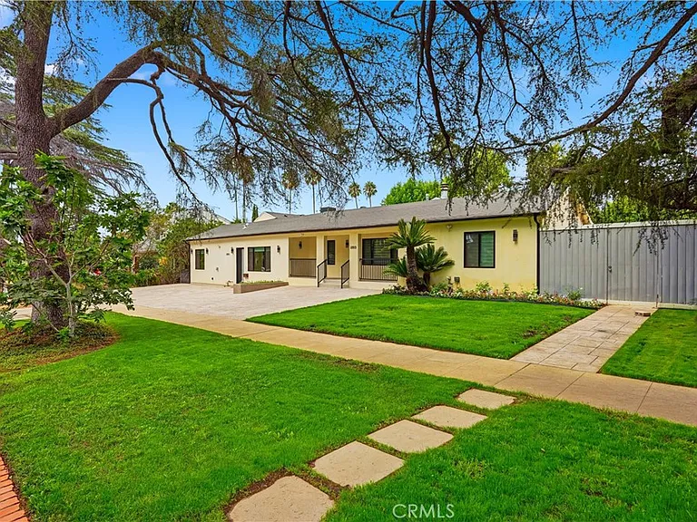 10913 White Oak Ave — Photo 22