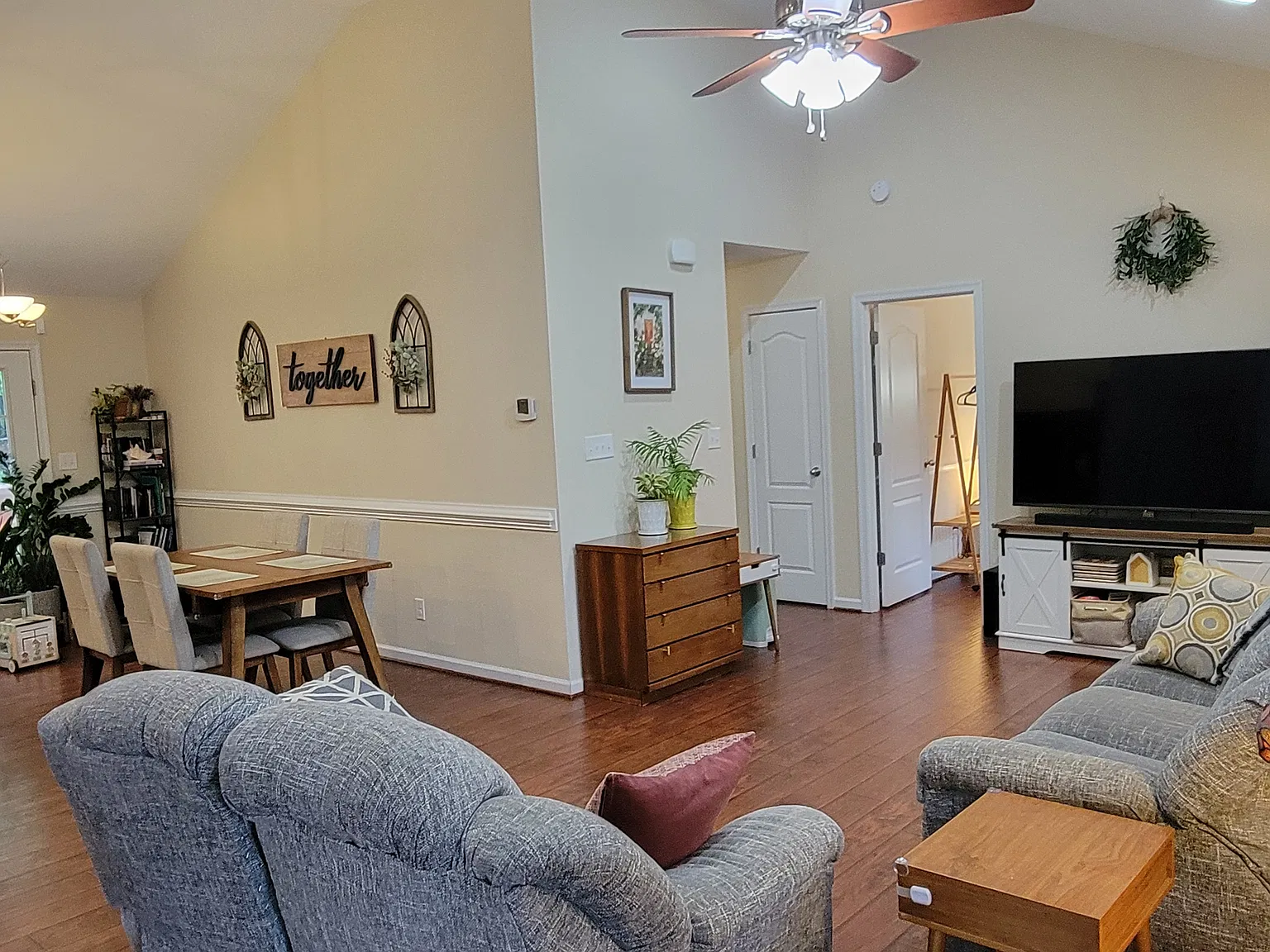3 bed, 1400 sqft, $2,200 — Photo 3