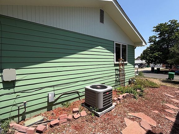 2nd image of 2835 Eaton St