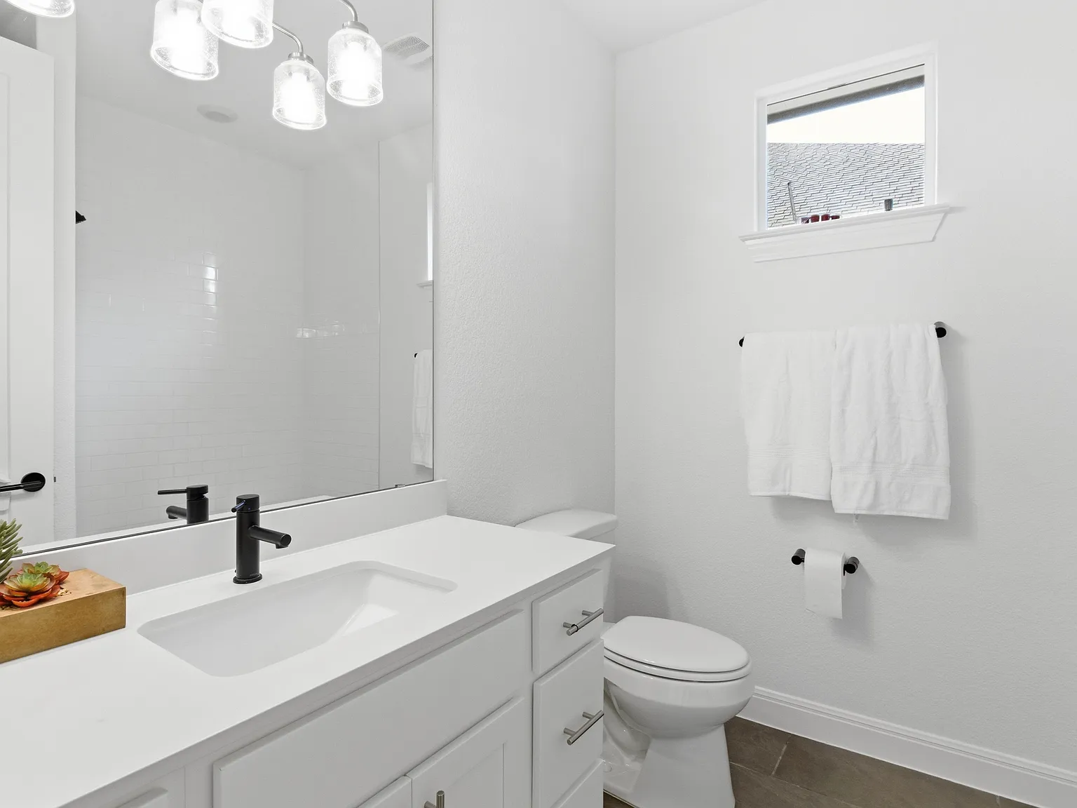 4 bed, 2000 sqft, $950 — Photo 1