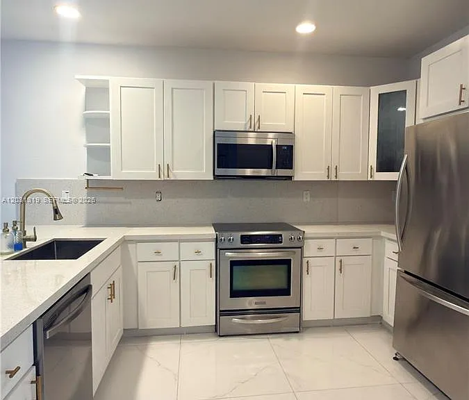 10737 NW 76th Ln — Photo 8