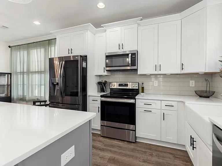 676 Village Dr — Photo 8