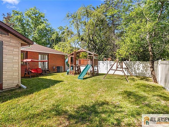 4th image of 88 Tall Oaks Dr