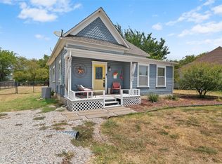204 E James St, Ponder, TX 76259