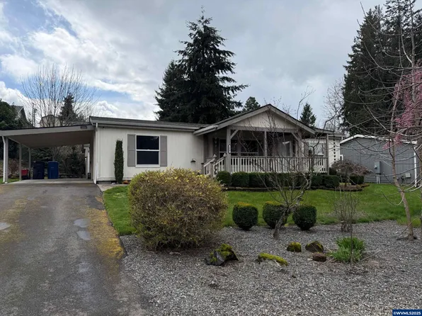 344 SE Hazel St, Mill City, OR 97360