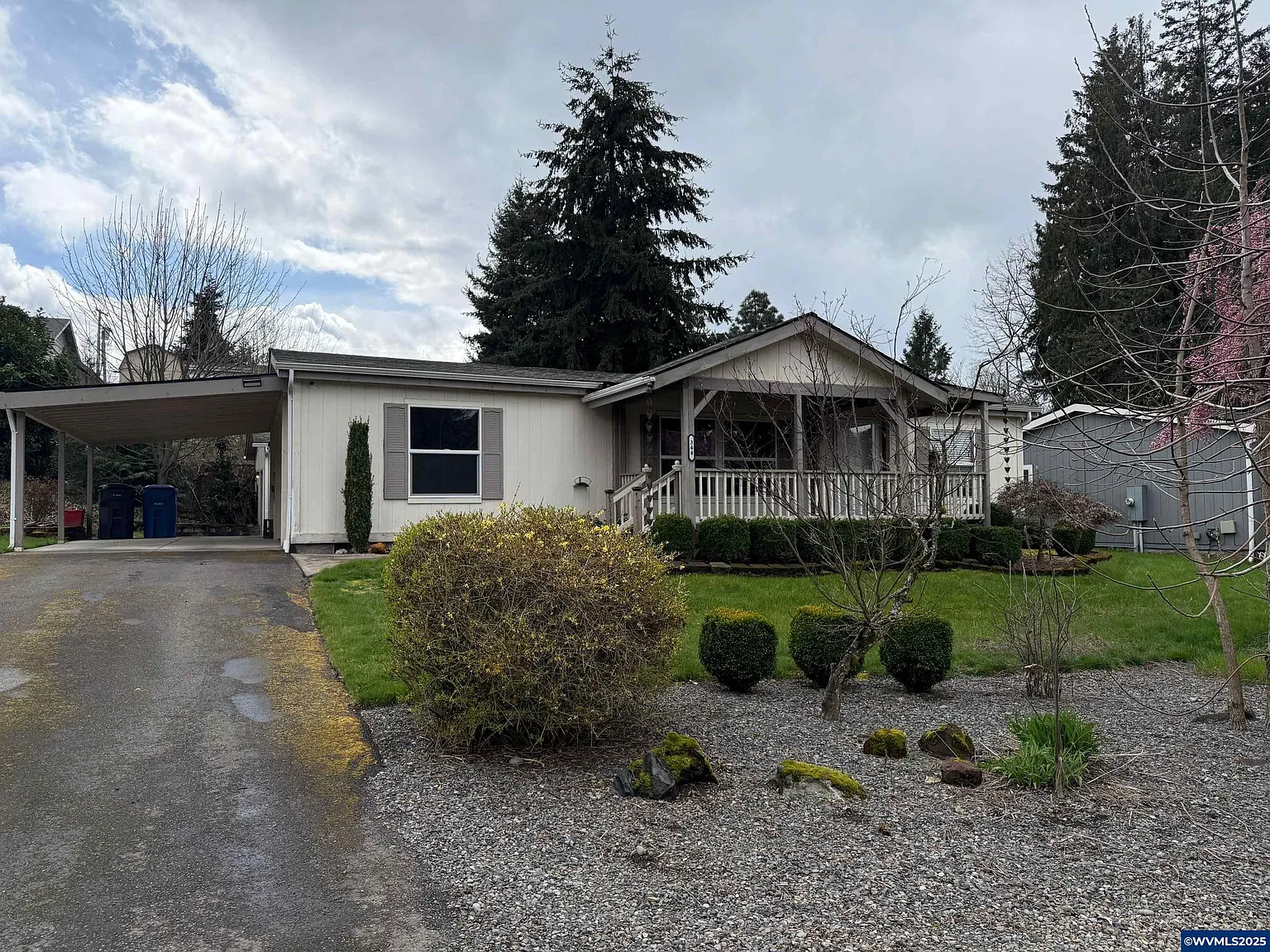 344 SE Hazel St photo 1