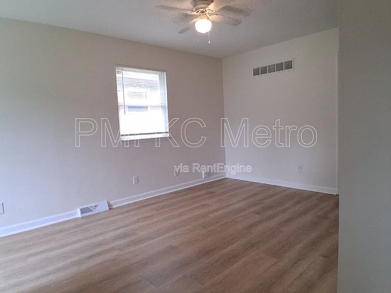 5623 NE 51st St — Photo 14