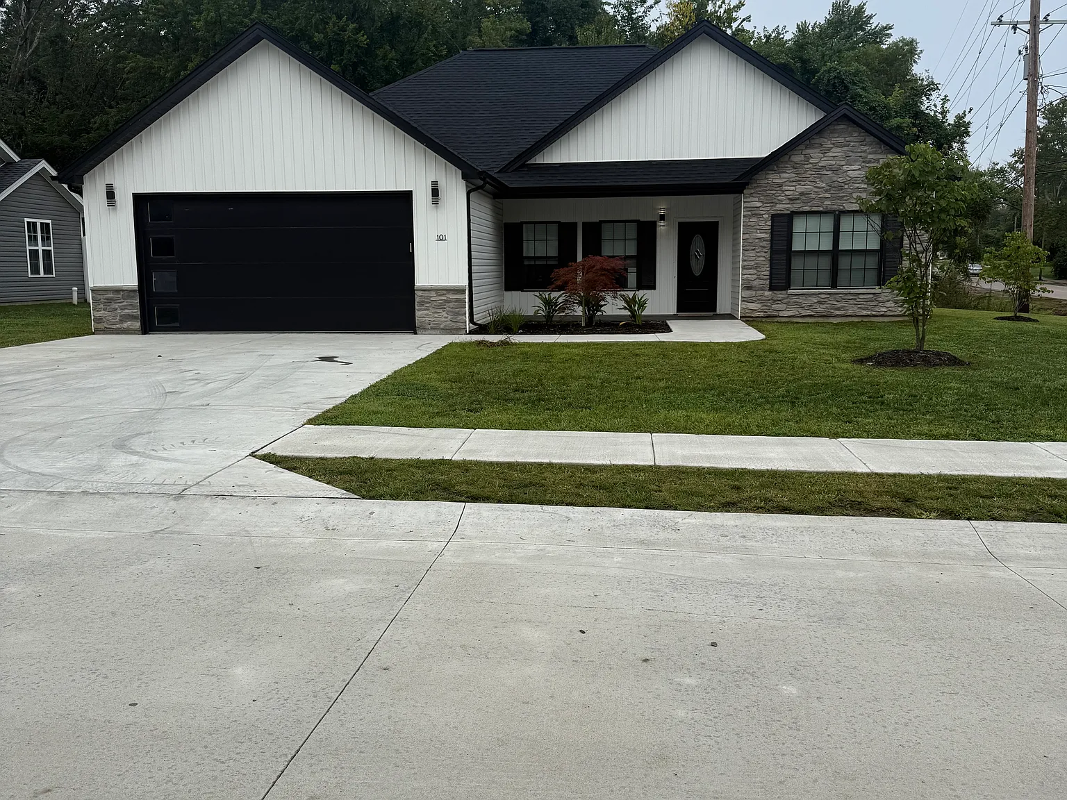 3 bed, $2,500 — Photo 1