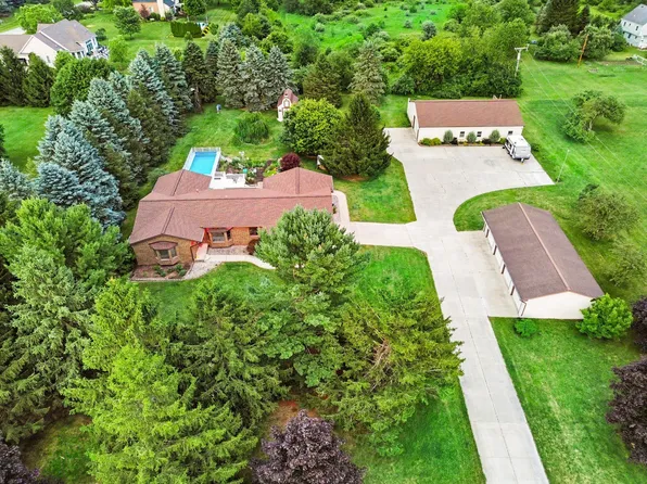7373 Dell Rd, Saline, MI 48176