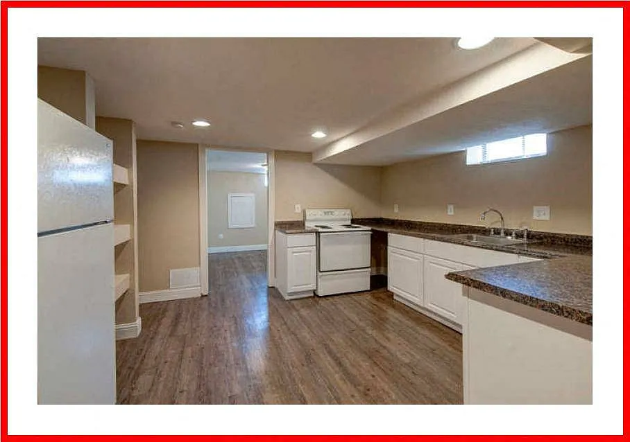 3205 Glencoe St — Photo 2