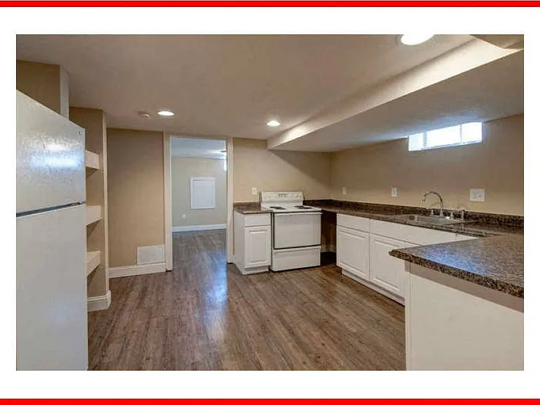 3205 Glencoe St — Photo 2
