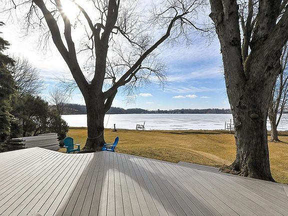 Beautiful level lakeshore! Gradual and sandy too!