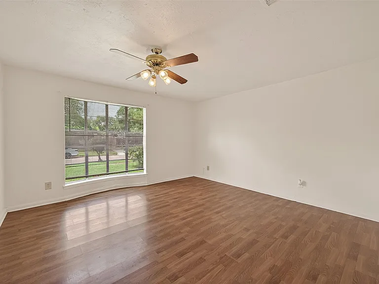 9422 Kristin Dr — Photo 29