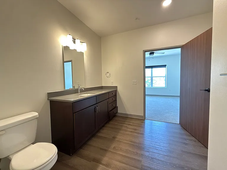 The Leo at the Hub Apartments — Photo 40