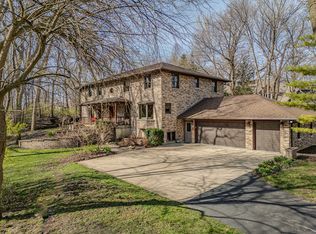 12 Winding Creek Rd, Yorkville, IL 60560