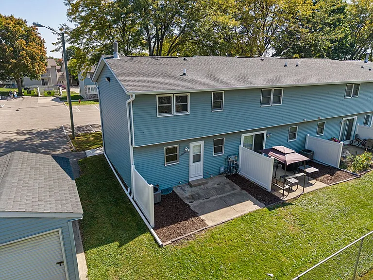 Prairie Grove Townhomes — Photo 21