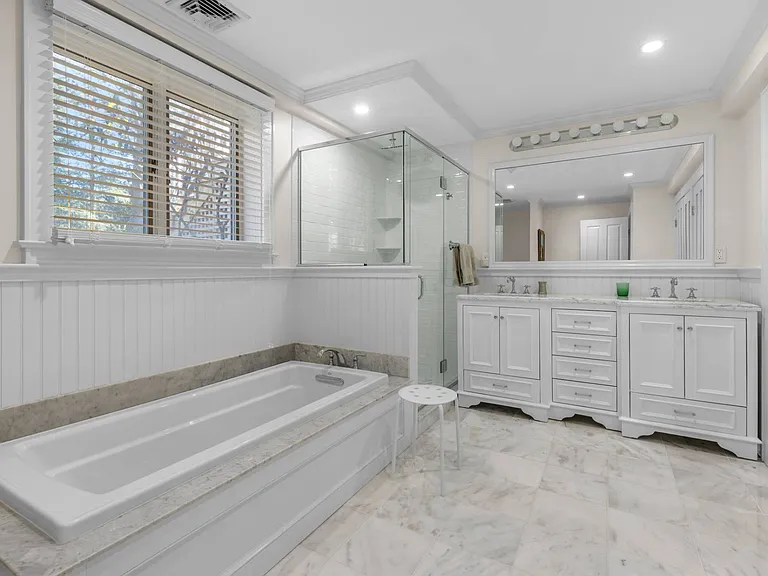 16 Tuckahoe Ln — Photo 11