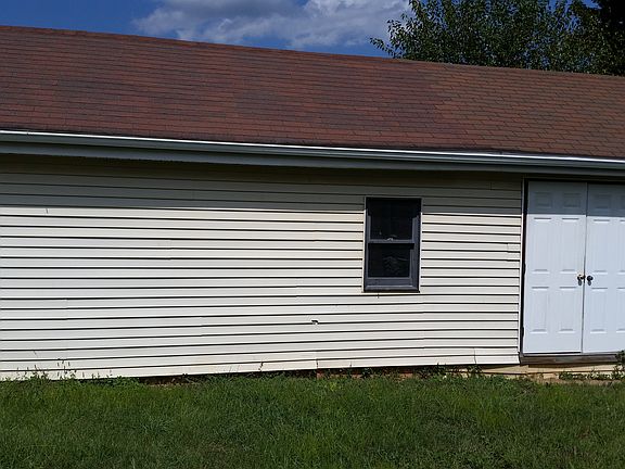 Garage with workshop