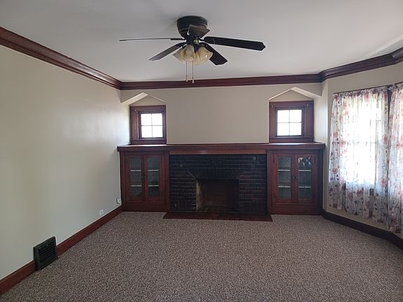 Living room build-in bookcases and decorative fireplace.
