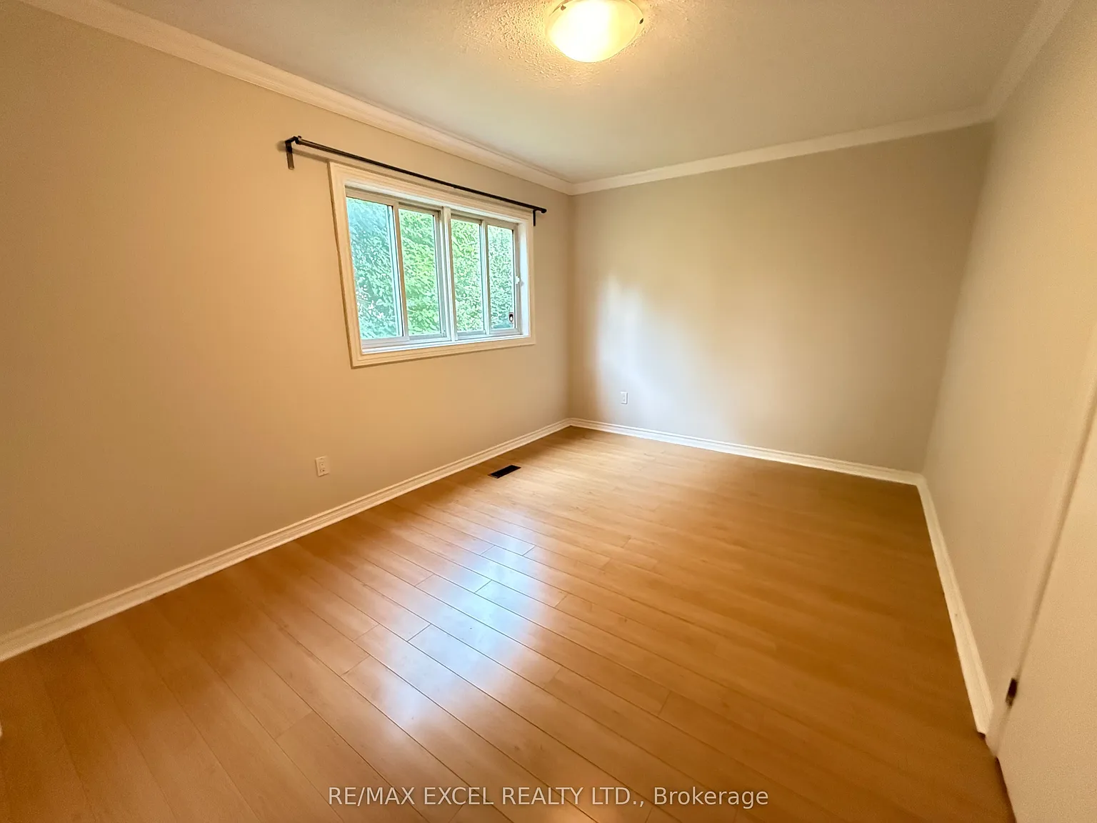 3 bed, $1,900 — Photo 4