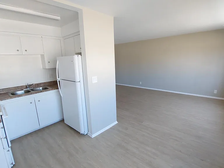 510 S Mariposa Ave #303 — Photo 2
