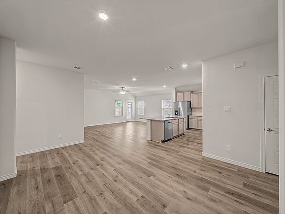 4th image of 9733 Tinsley St