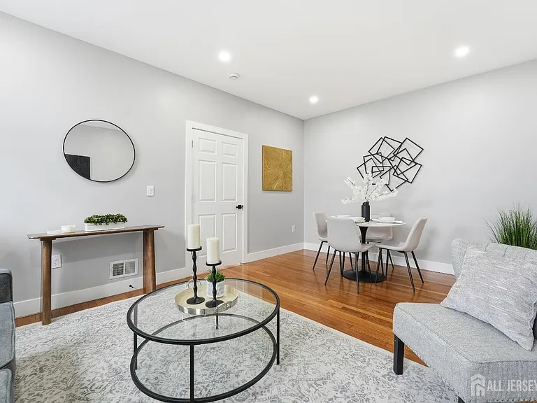 212 Montgomery St #A — Photo 8