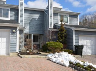 23 Rambling Meadows Ct, Tinton Falls, NJ 07724