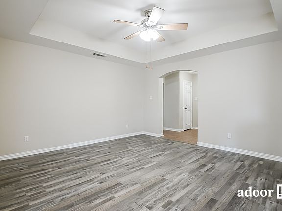 4th image of 104 Camden Ct