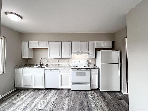3rd image of 2901 W Tower Ave