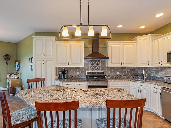 3rd image of 37 Woodside Dr