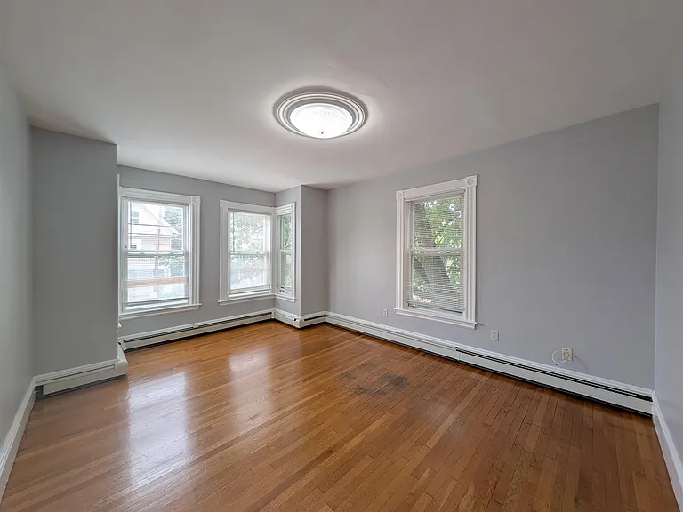 316 Beacon St — Photo 4
