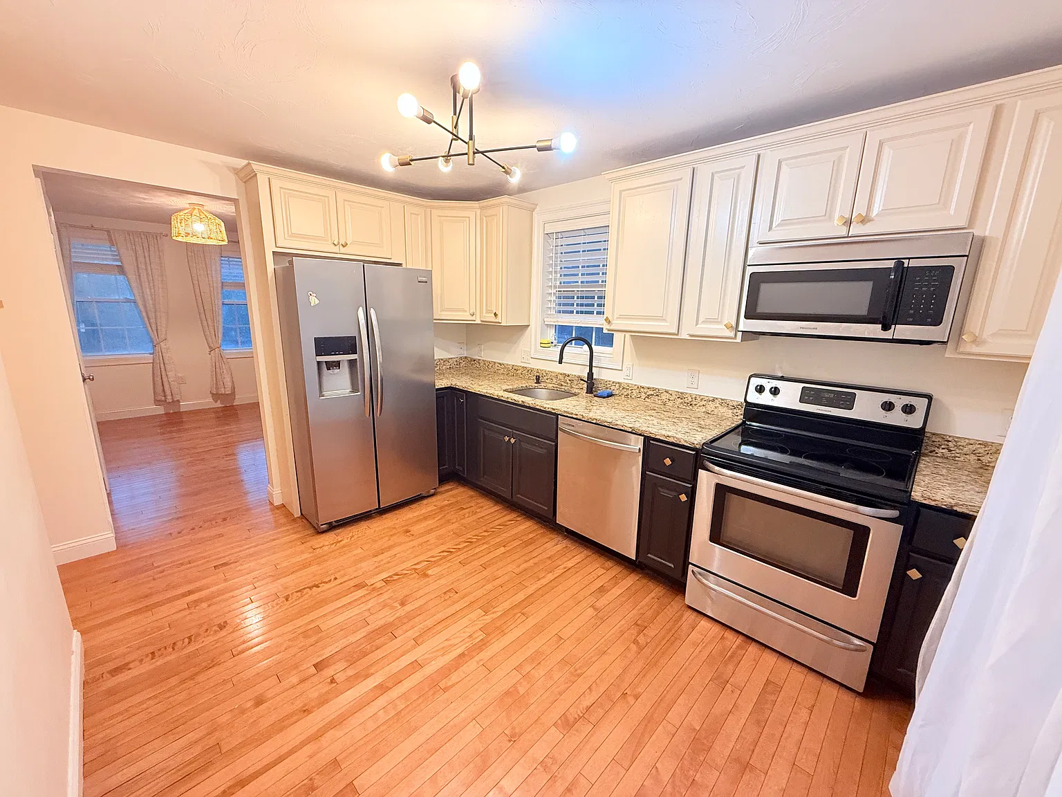 3 bed, 1.5 bath, 1248 sqft, $3,250 — Photo 3