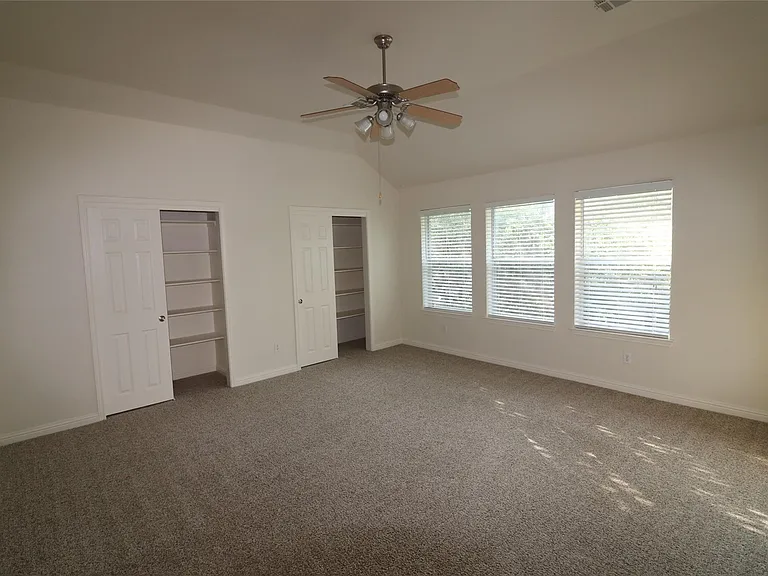 806 Zappa Dr — Photo 11
