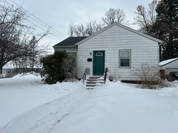 1117 12th St S, Moorhead, MN 56560
