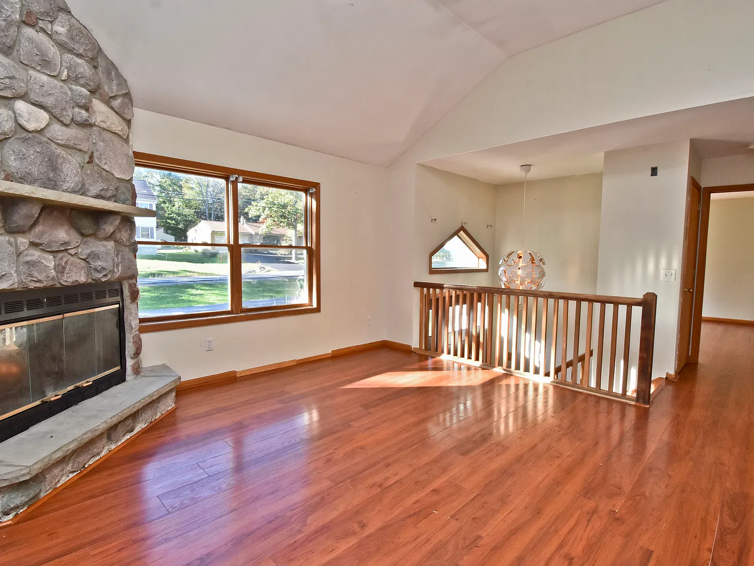 3 bed, 2108 sqft, $2,100 — Photo 3