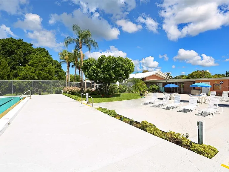 3115 Bay Dr — Photo 26
