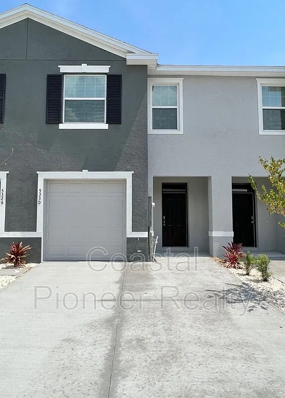 3 bed, 2.5 bath, 1673 sqft, $1,700 — Photo 2