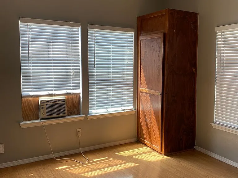 240 Princeton Ave #B — Photo 10