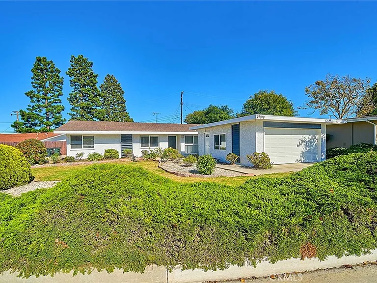 27916 Alvarez Dr — Photo 2