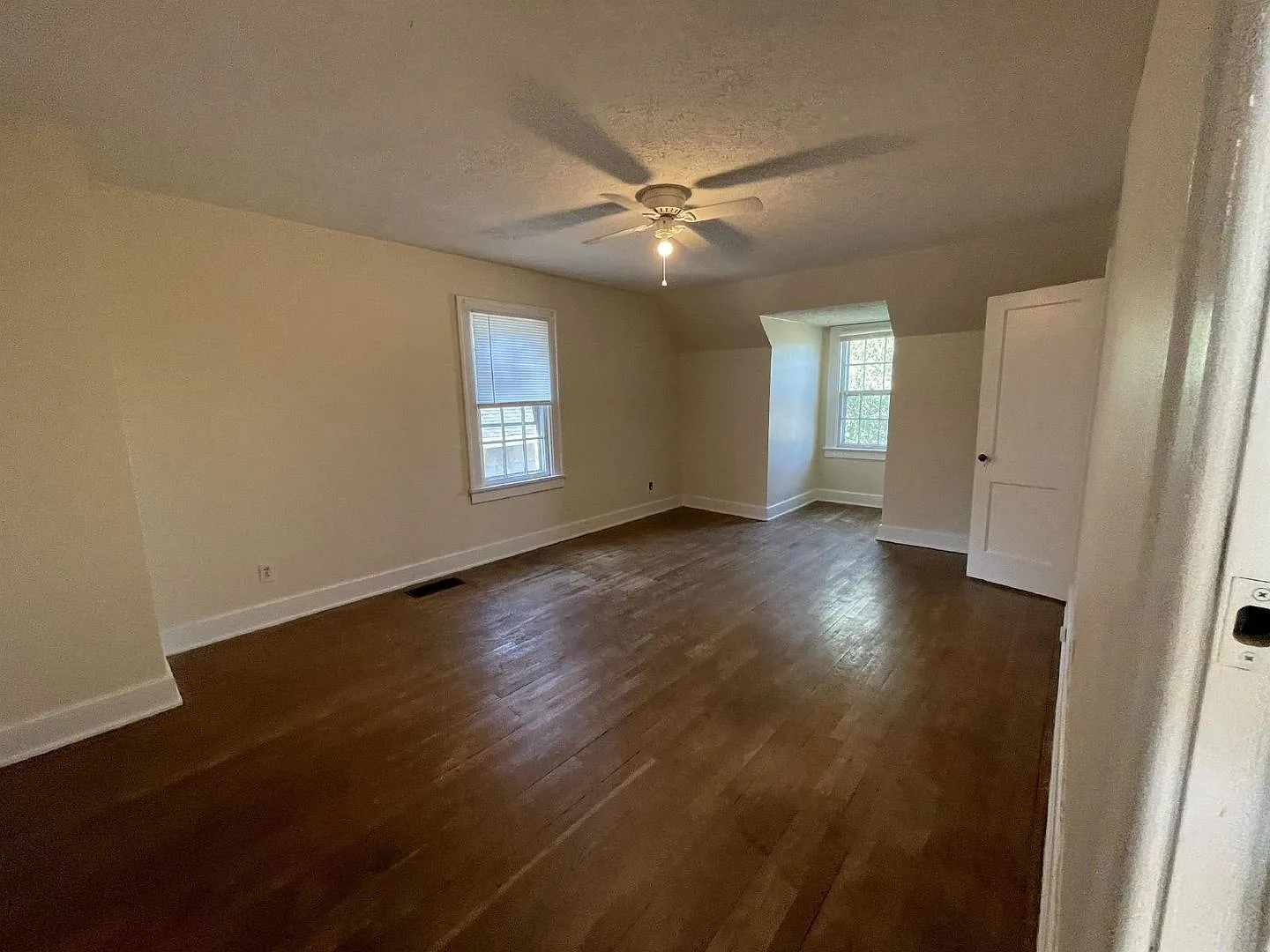 405 S. Eagleson — Photo 3